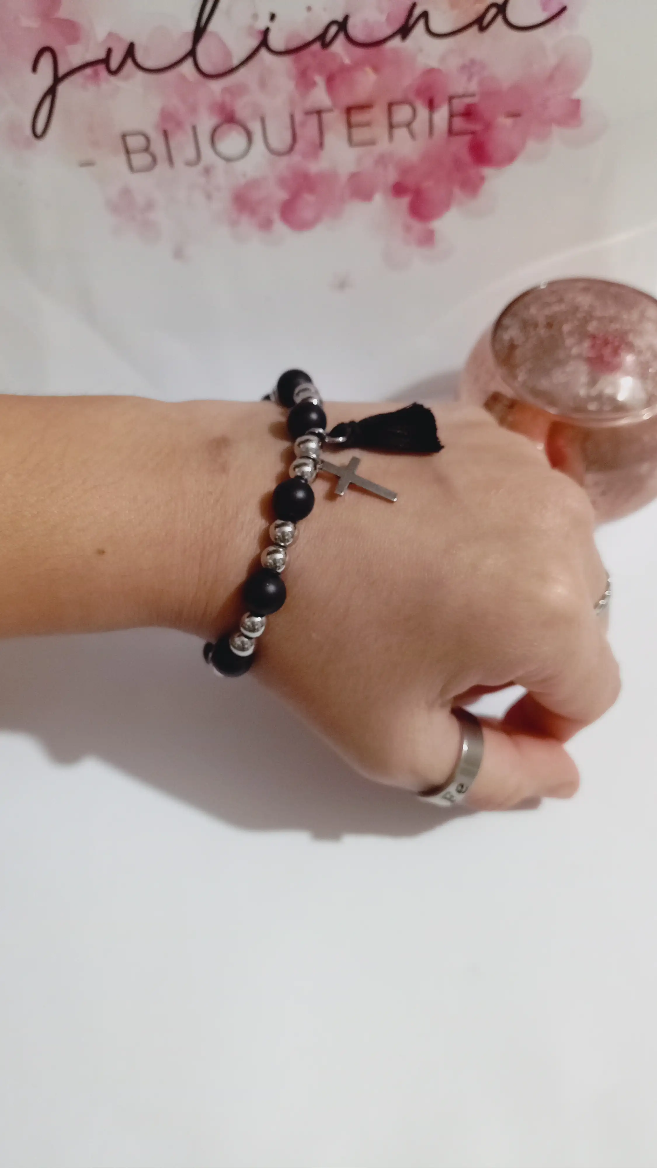 Pulsera con piedras y dijes combinados 3