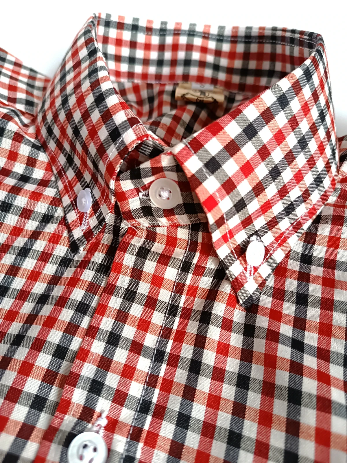 Camisa cuadros pequeños rojo con negro