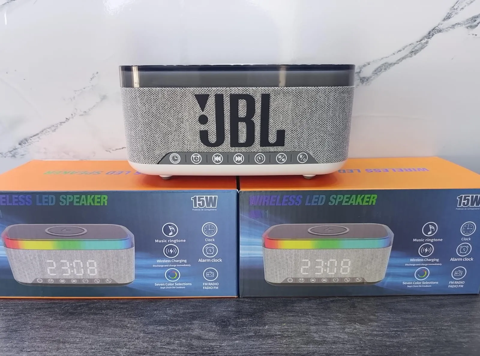 PARLANTE EJECUTIVO JBL CON CARGA INSLAMBRICA Y LUZ RGB