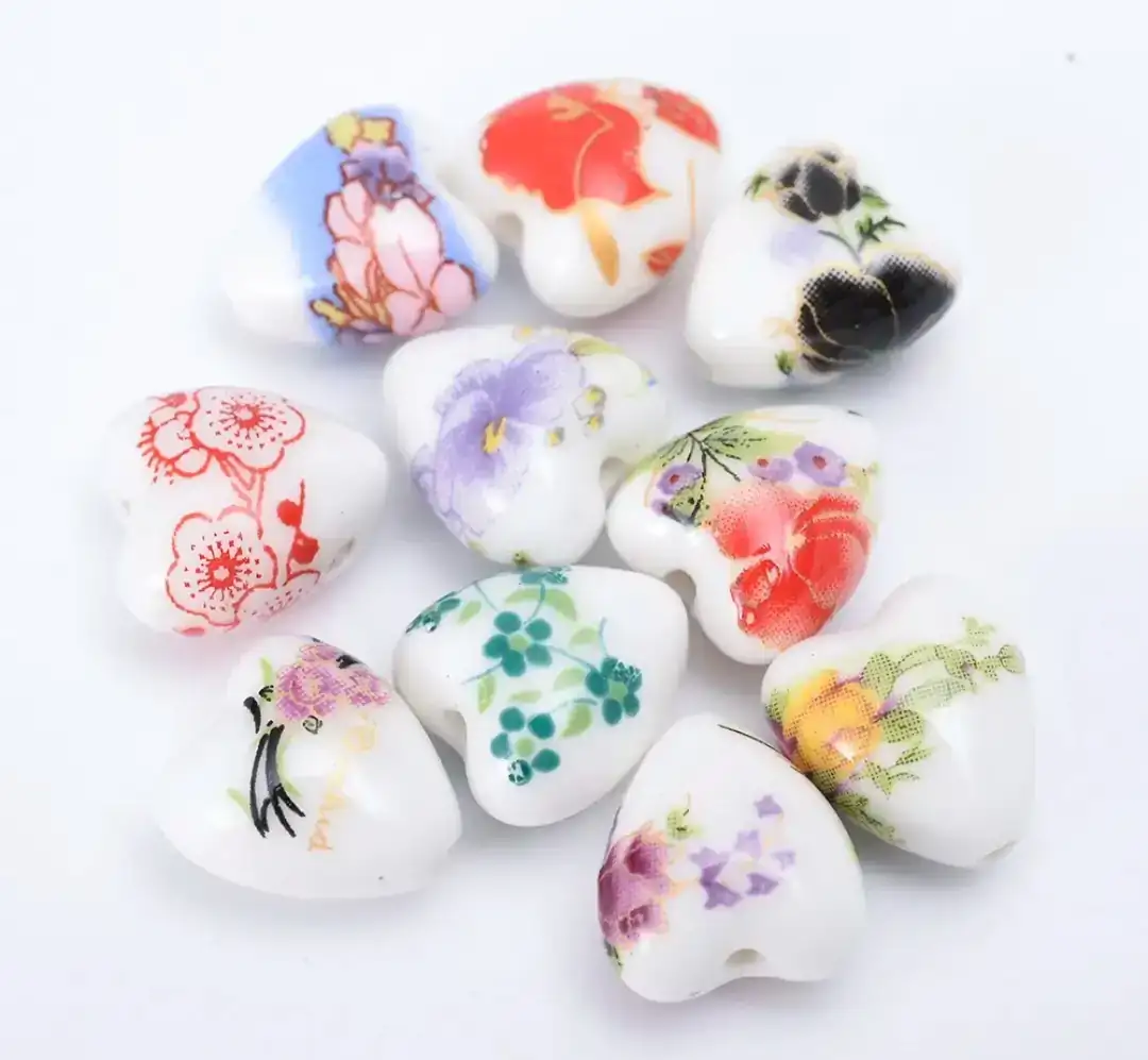 Corazón  con flores ceramica 