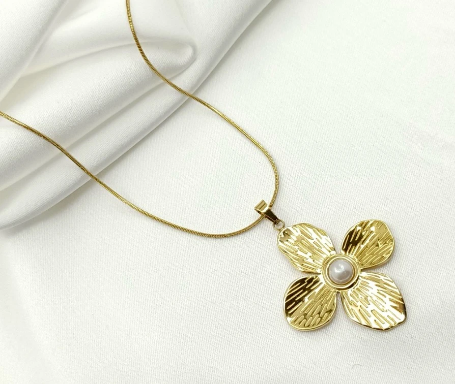Collar "Flor de Perla"