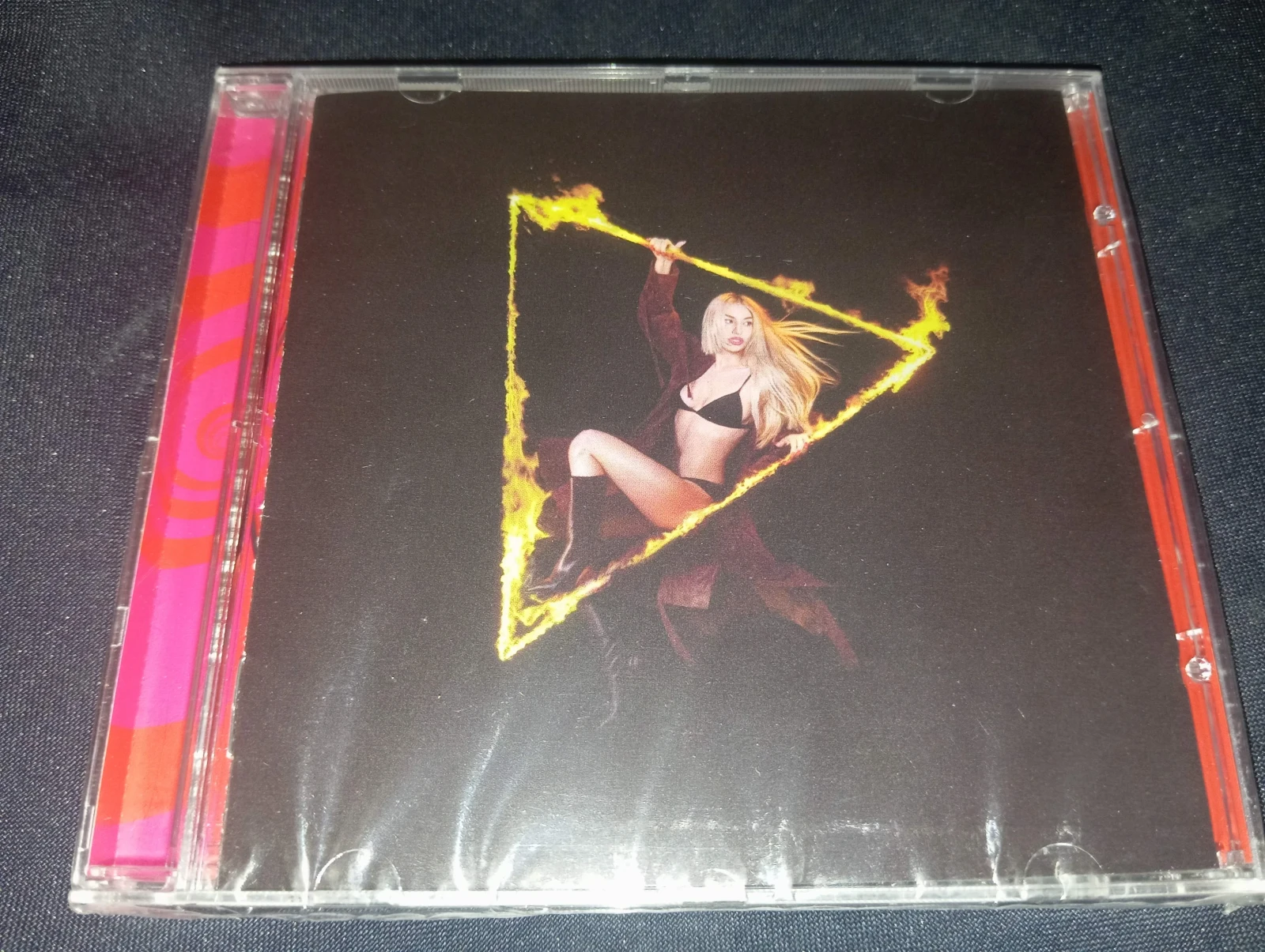 Ava Max - Dont Click Play (ARGENTINA)