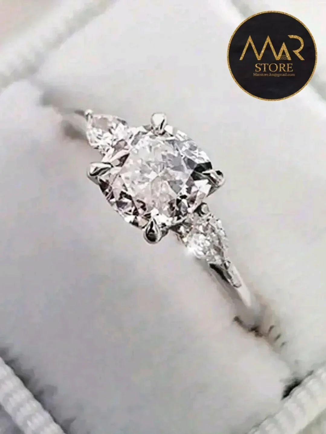 Elegante anillo de enchape de plata y circonia 