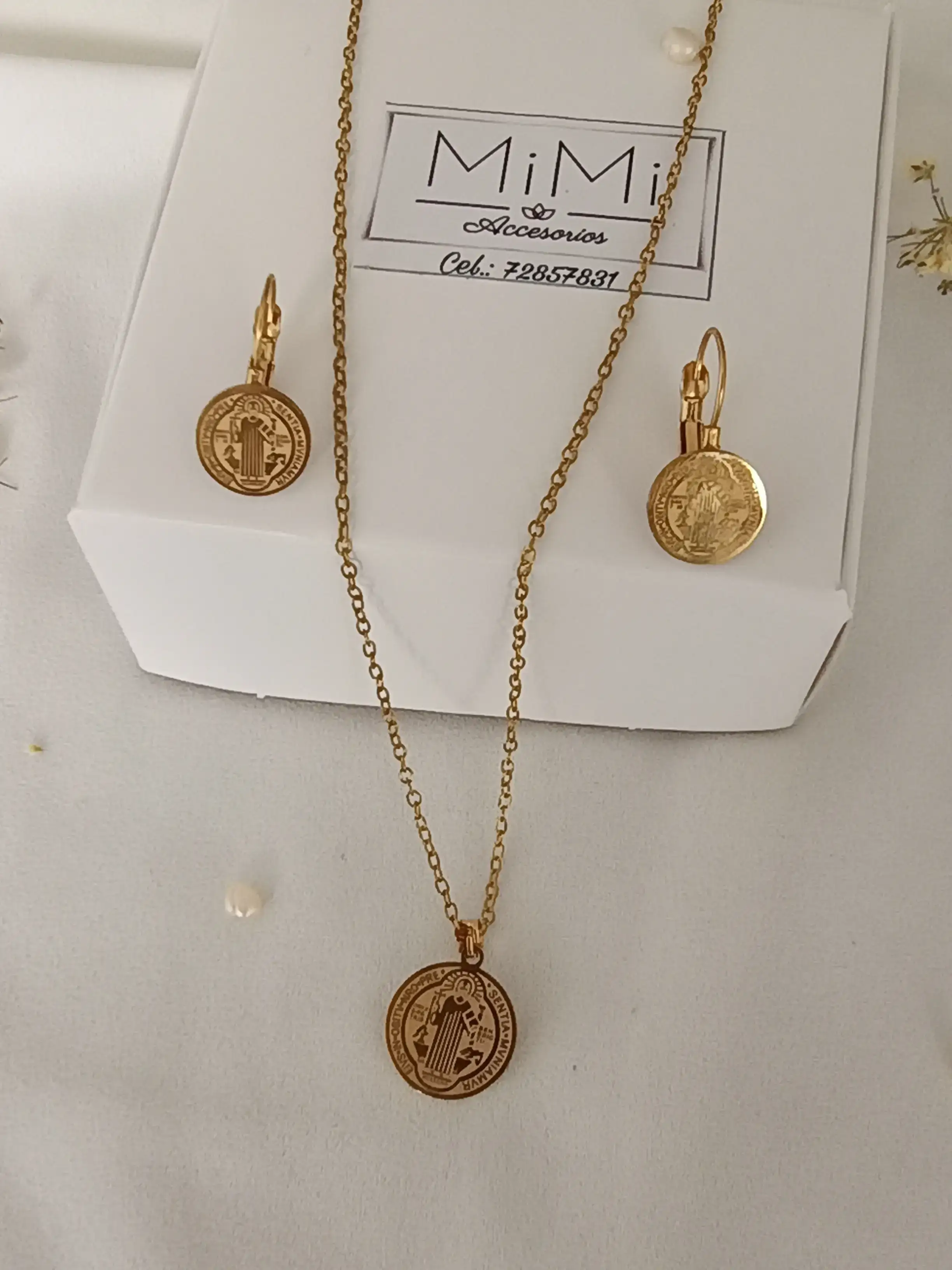 Juego de collar con dije y aritos de San Benito en acero inoxidable 2