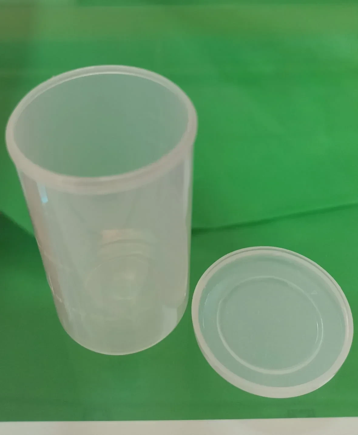 VASO MEDIDOR 60ML CON TAPA