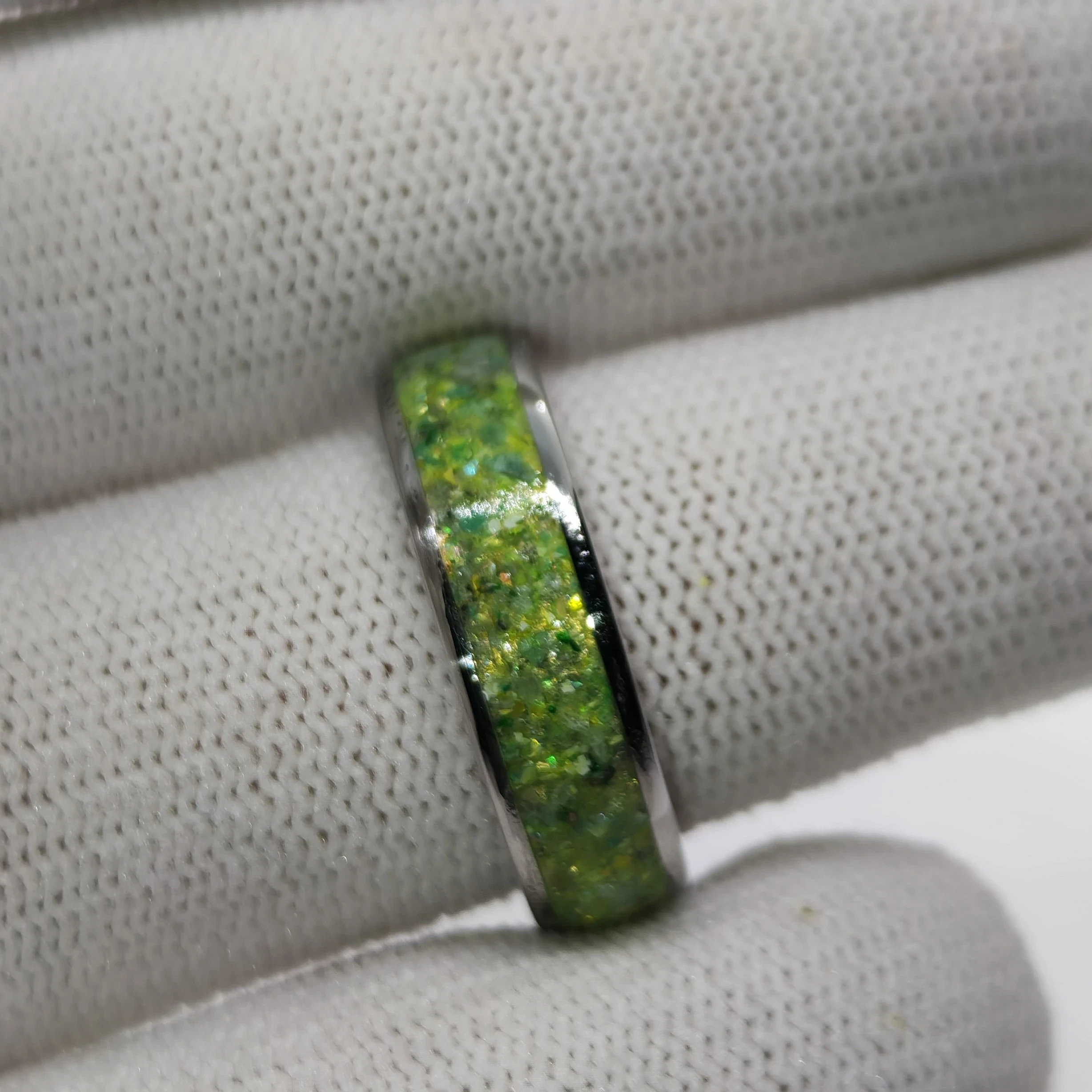 Anillo Talla 8 con Esmeraldas y Mica Verde Amarilla  2