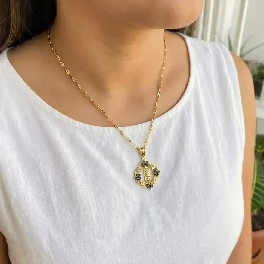 Cadena Y Dije En Acero Con Piedra Circon De Virgen Flores Negras 2
