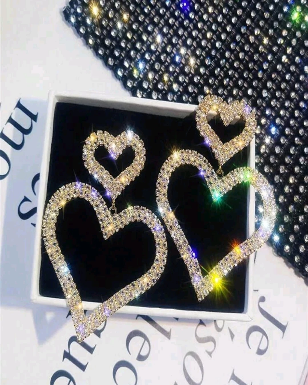Aretes de corazón colgantes