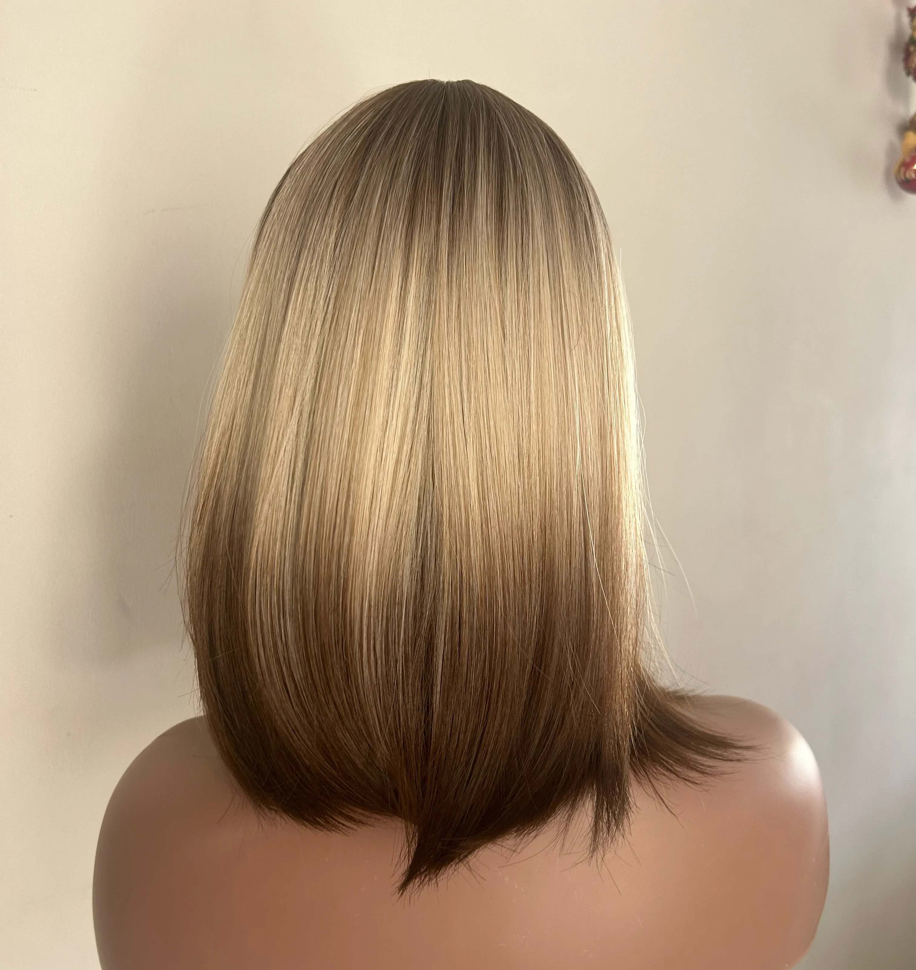 Peluca rubia Bob  con flequillo,  color marrón degradado rubio 5