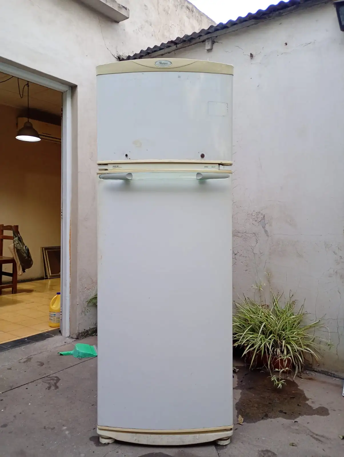 Heladera Whirlpool WRD 36 1.70 mts alto  0.60 cm profundidad  0.62 cm ancho 2