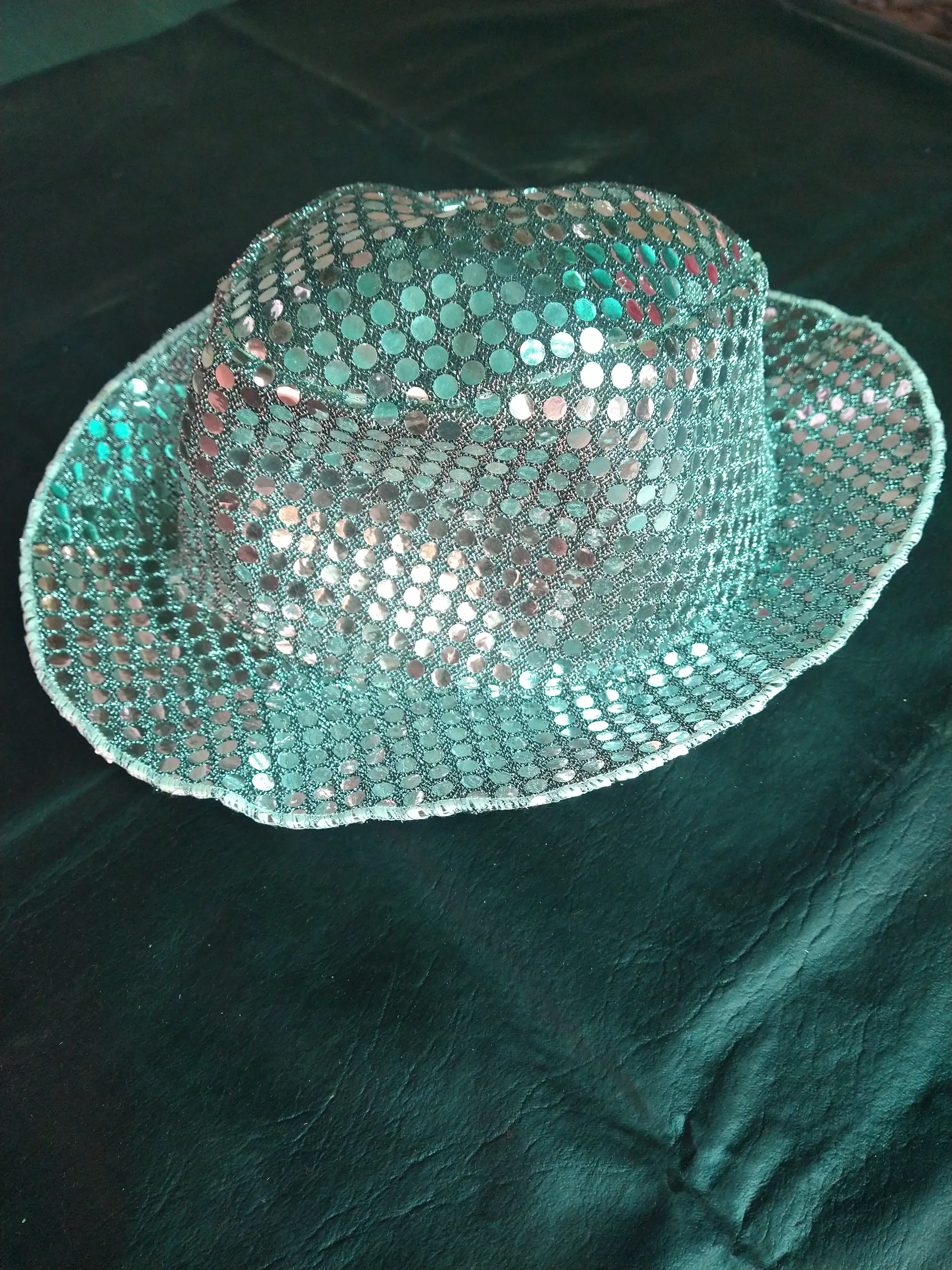 Sombrero plateado de tela 