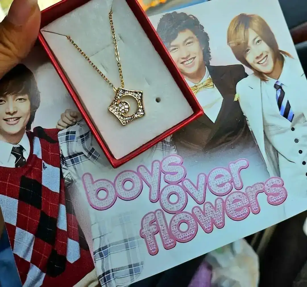 Collar Boys over flowers  2