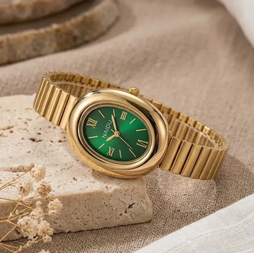 Reloj Naidu Original Acero Análogo Ovalado Dorado Fondo Verde
