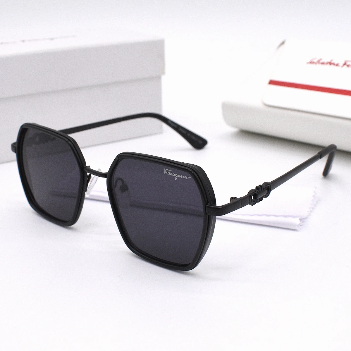 Gafas de sol Ferragamo 9