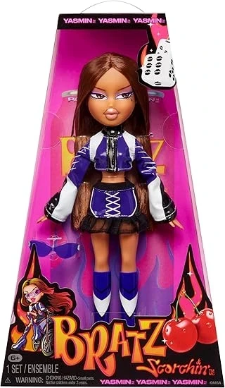 Bratz Scorchin' Yasmin - Muñeca de moda con accesorios