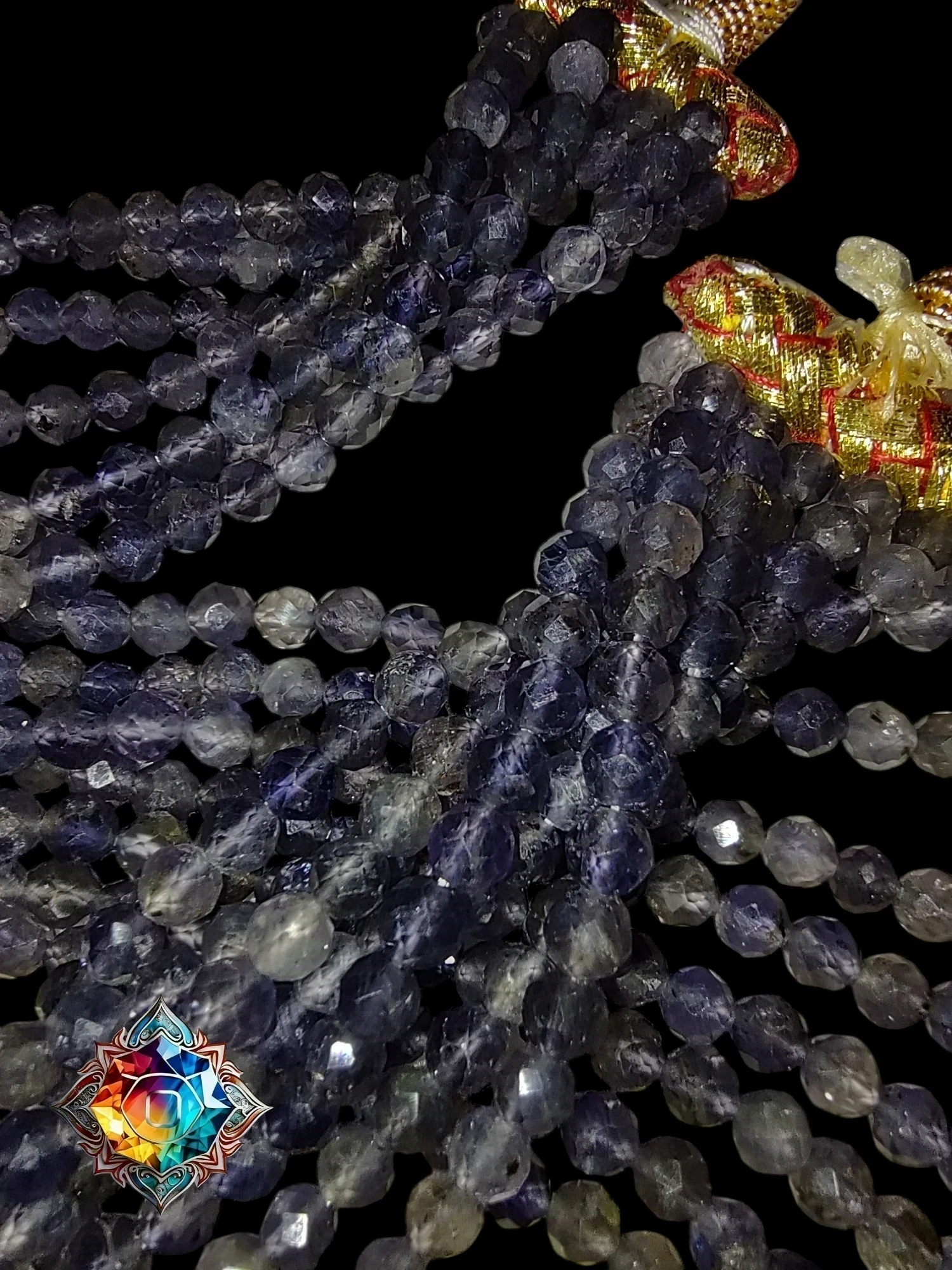 Inmejorable collar de gemas de iolita microfacetadas genuinas. 2