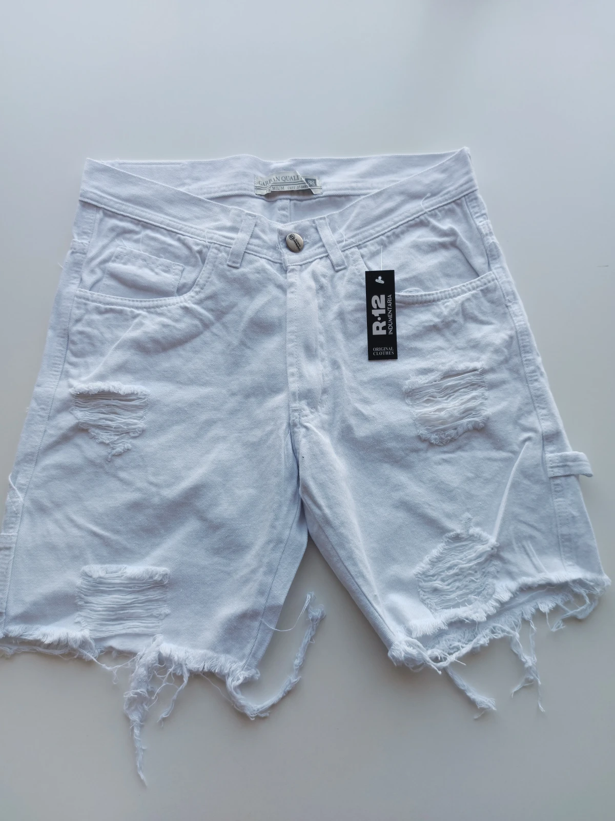 BERMUDAS CARPINTERO BLANCAS 3