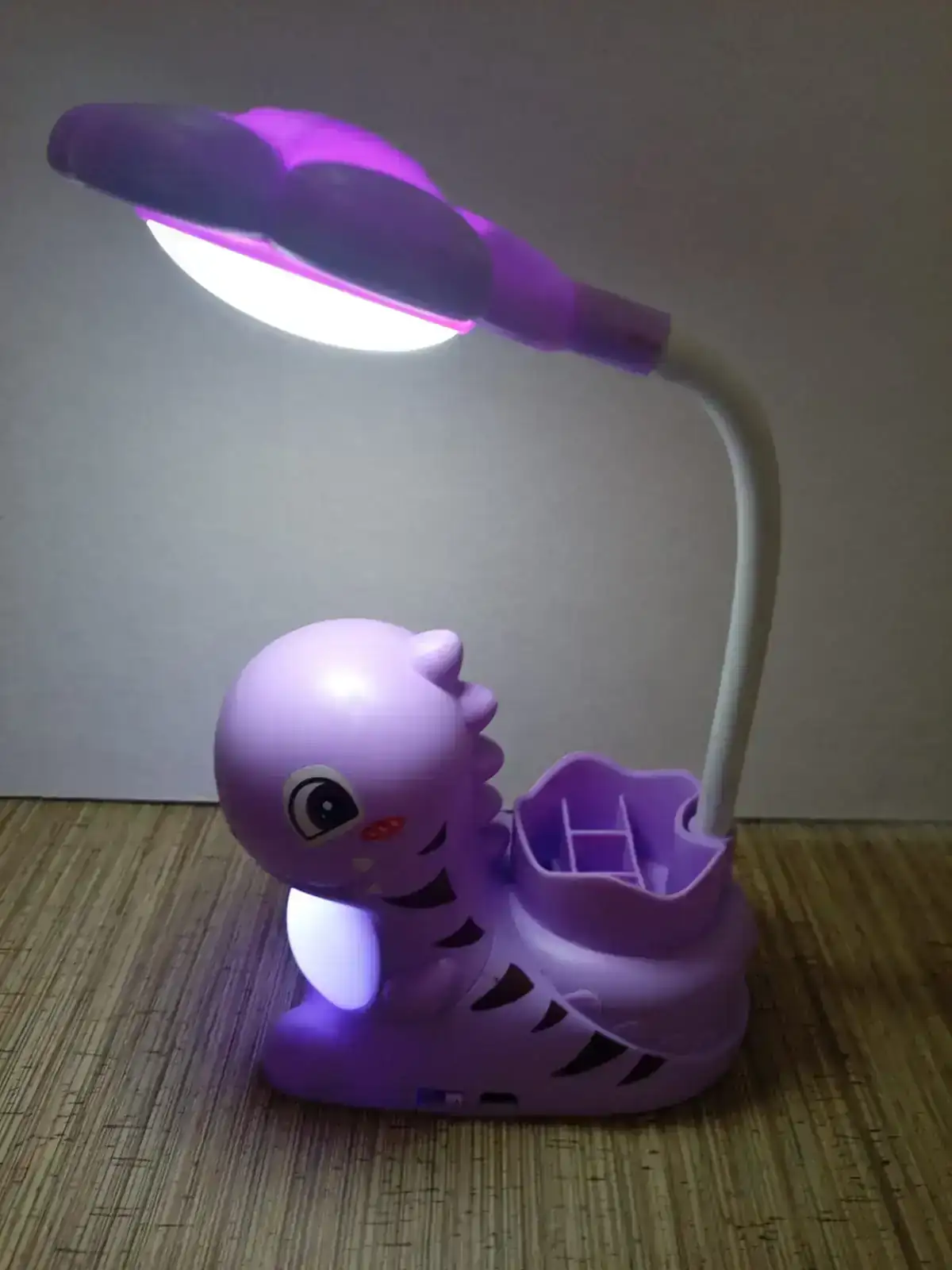 Lampara de escritorio dinosaurio  2
