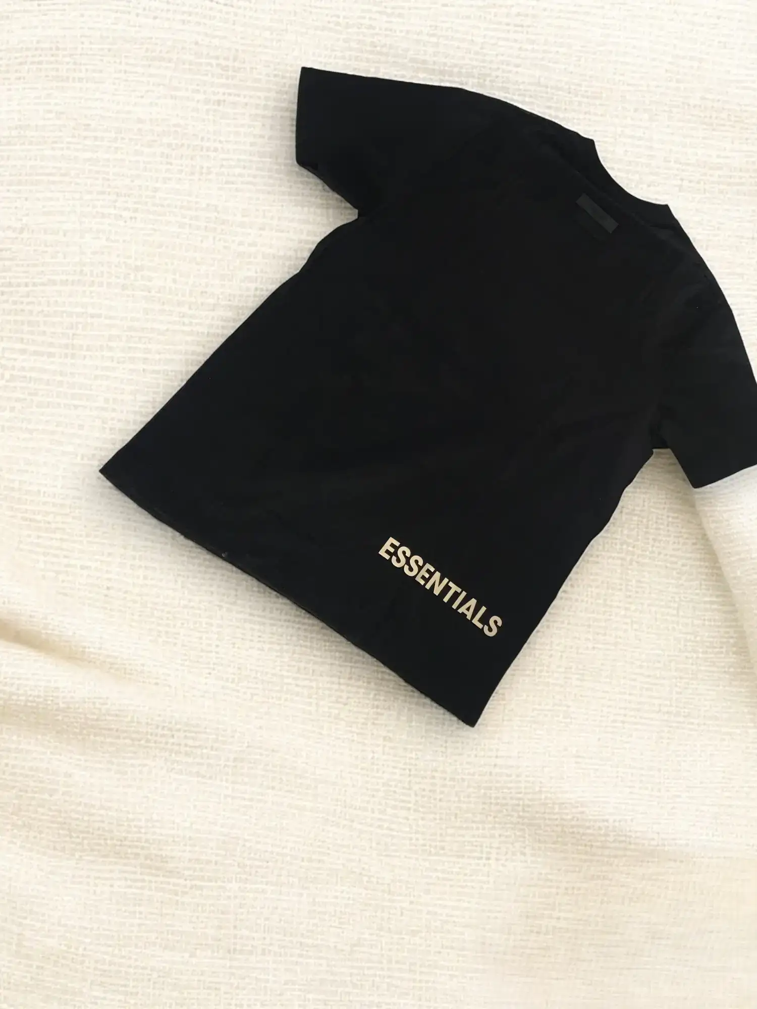 Camiseta Essentials Negra FOG 2
