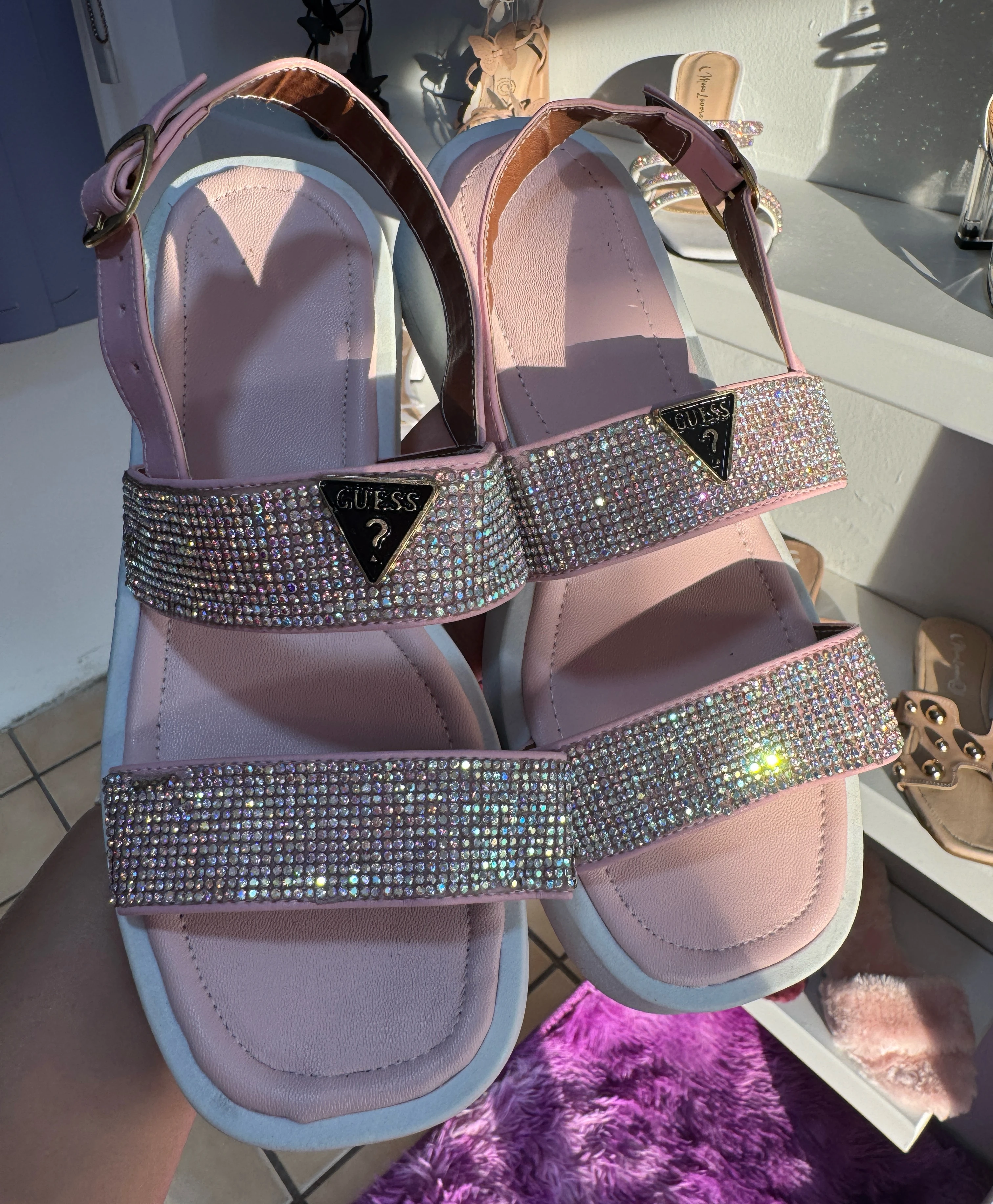 Mod.903 Sandalia brillos Rosa Guess plataforma  2