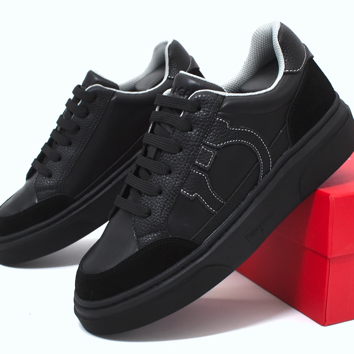 Tenis Feraragamo Negro 9