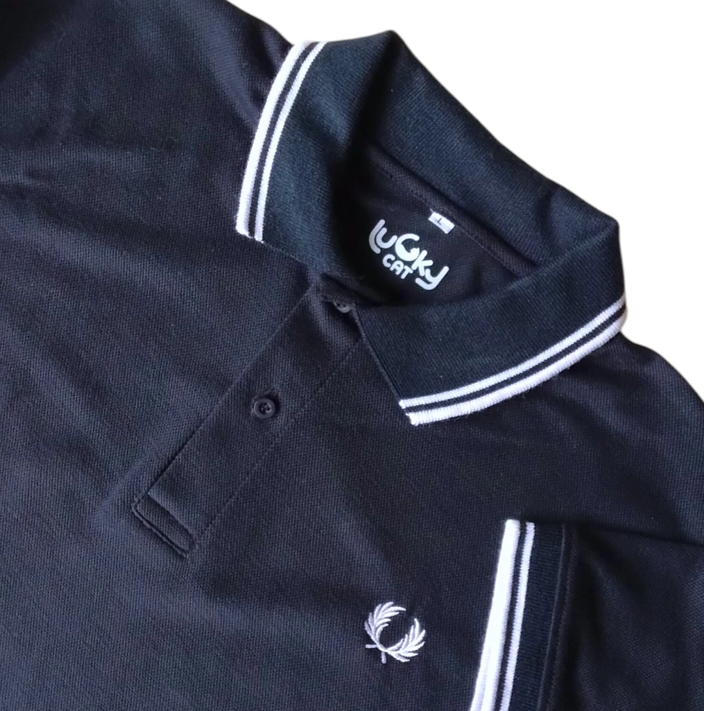 Camisa polo azul oacuro con blanco