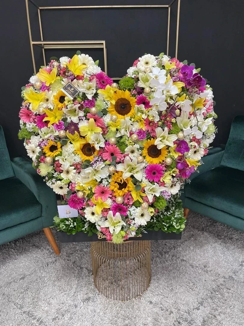 Corazon maxi flores surtidas 