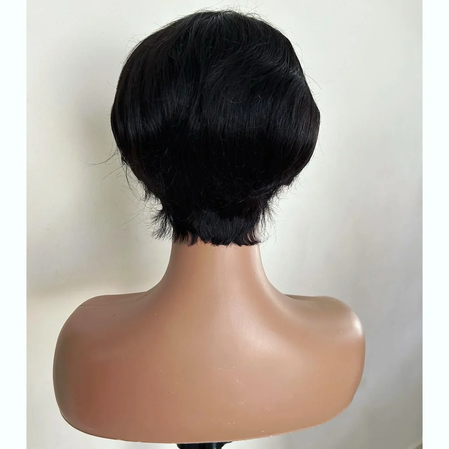 Peluca corta de corte Pixie Bob con encaje frontal, cabello brasileño, sin pegamento 4