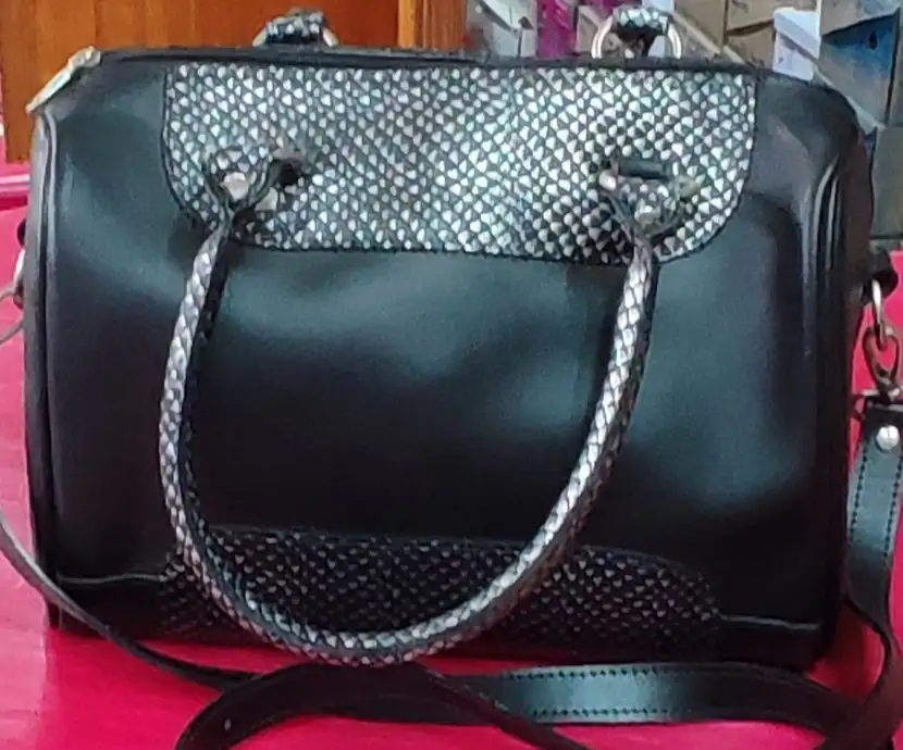 Cartera negro\plateado 3 correas