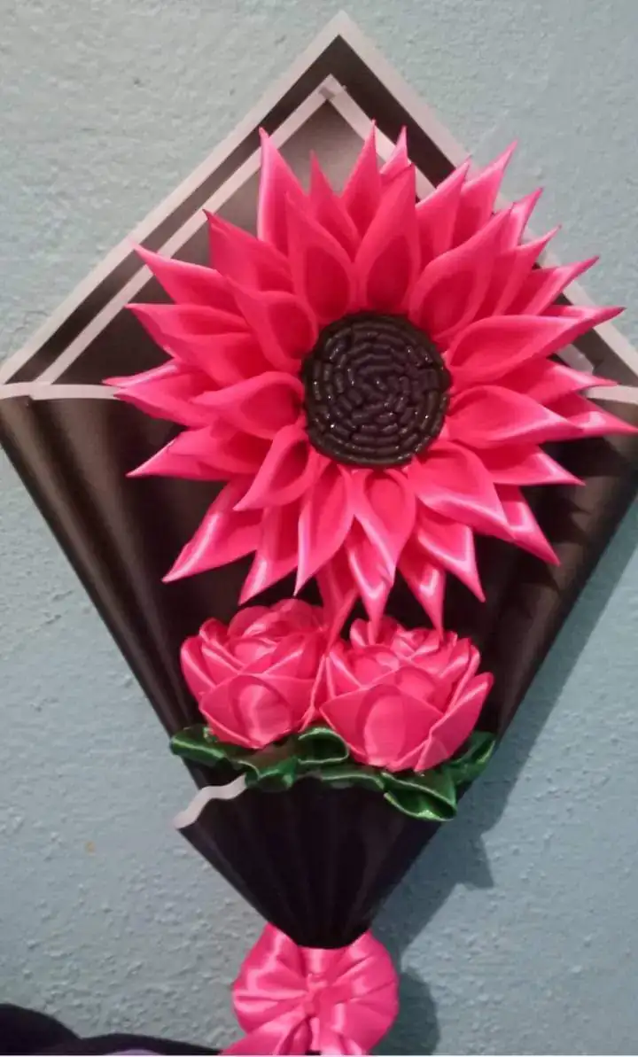 Girasol con rosas eternas rosado