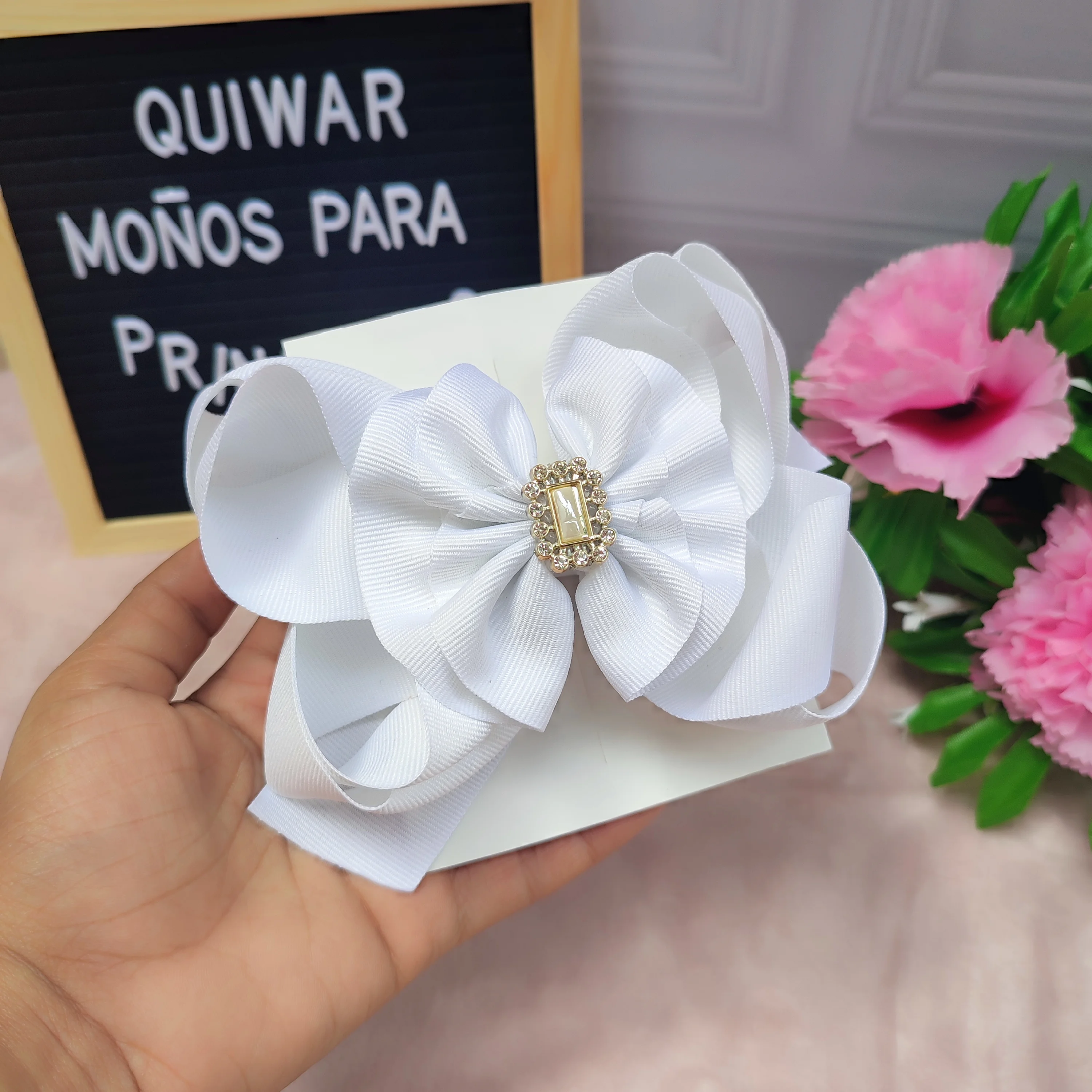 Lazo Blanco con Aplique Dorado