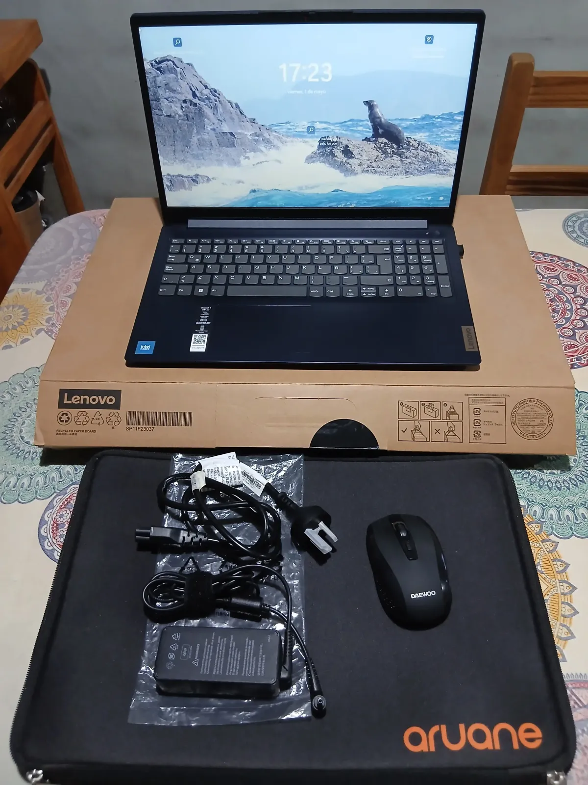 Notebook Lenovo Ideapad 1 15ijl7 Intel Celeron N4500 8 Gb Ddr4-sdram 128 Gb Emmc 39.6 Cm (15.6) 1366x768px Wi-fi 5 (802.11ac) Teclado Español Windows 11 Home Color Abyss Blue 2