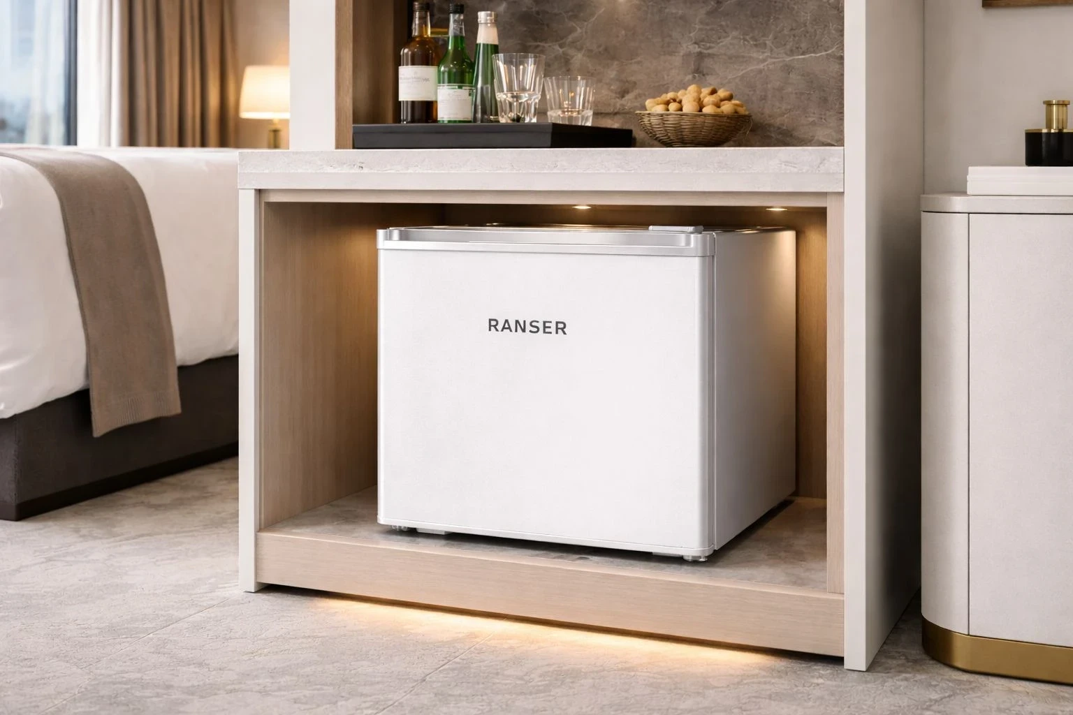 Heladera Bajo Mesada Termoeléctrica 48 Lts RANSER CR-48A 6°C a 22°C Blanco 