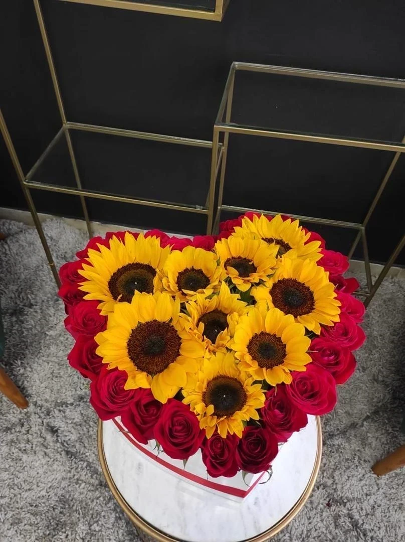 Corazon mediano con centro de girasoles
