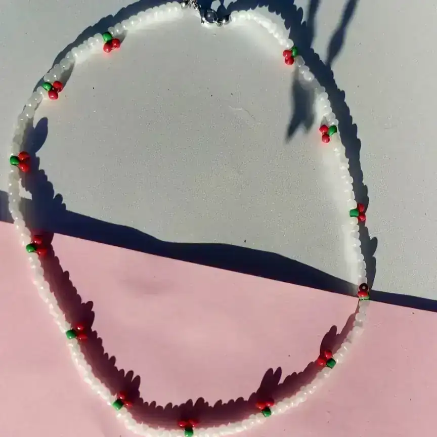 Collar de cerezas /chaquira 2
