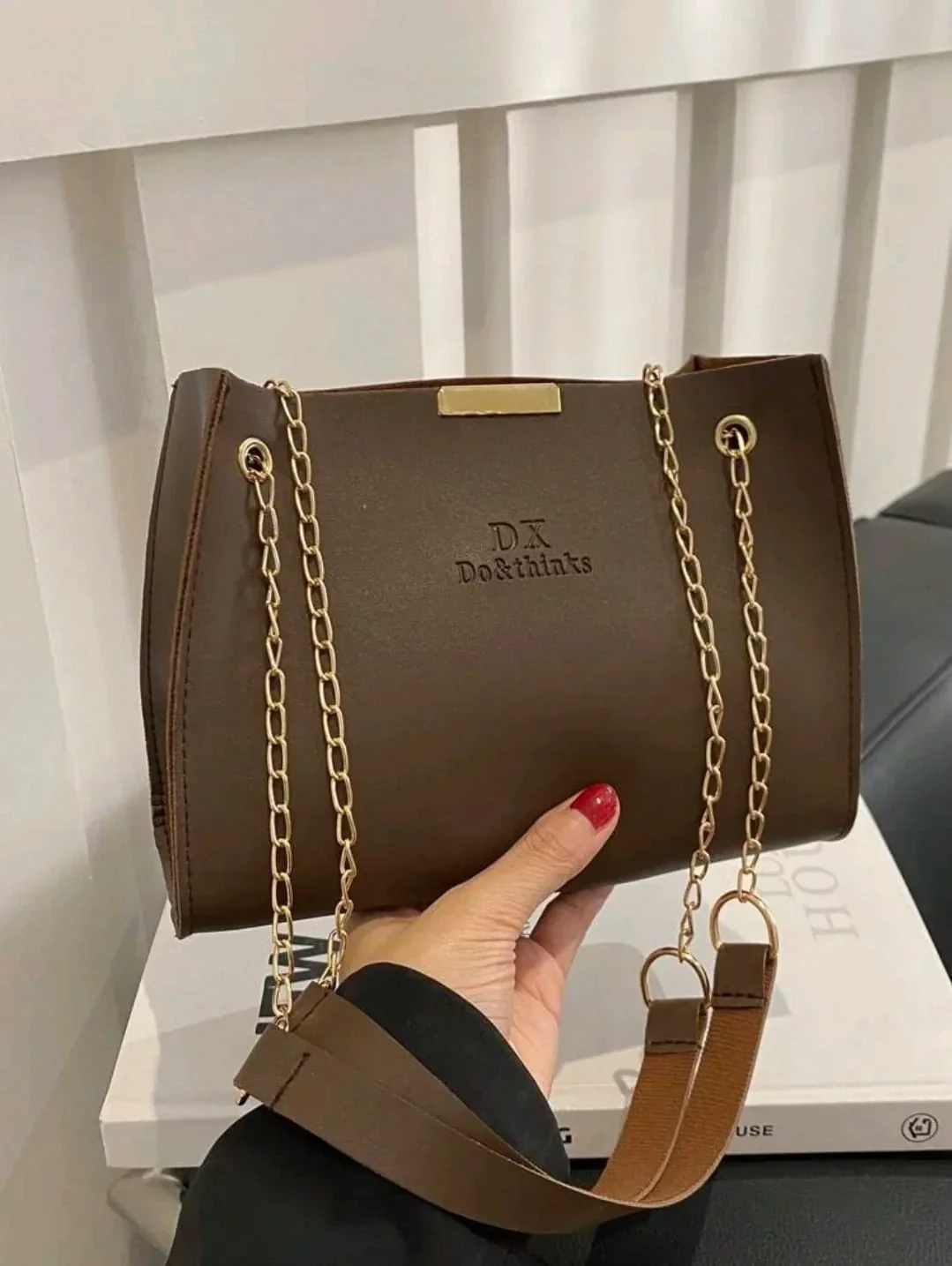 Hermosa y amplia cartera con cadera  2