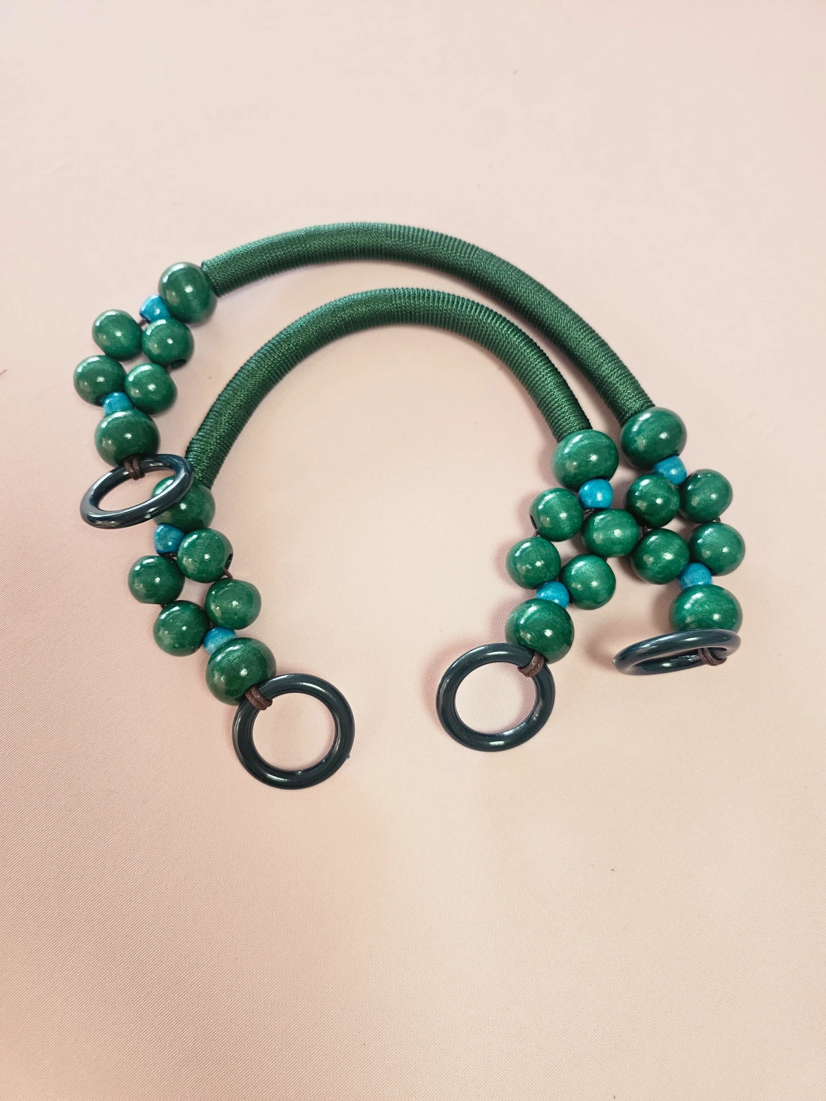 Asa con cuentas verde
