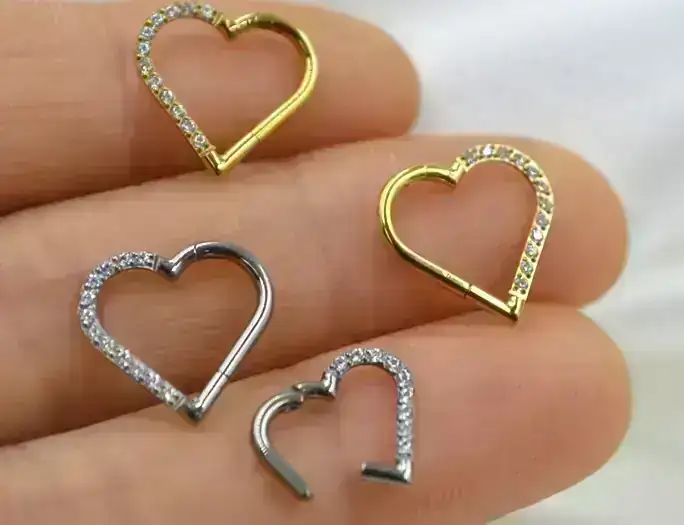 Joyerias diseño de corazón de Titanium , ideal para los Piercings ; Helix - Tragus -  Rook -  Daith ect 