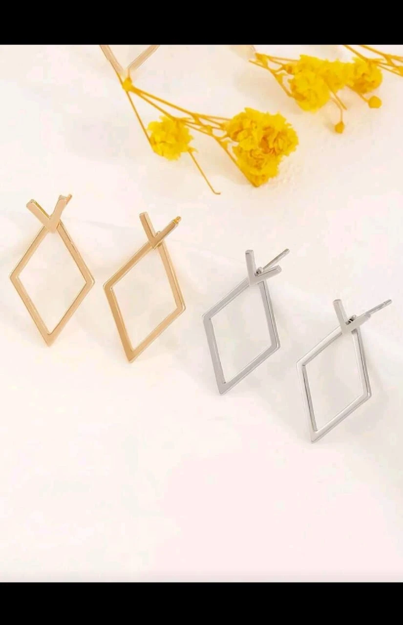 Par de pendientes geométricos en forma de diamante hueco