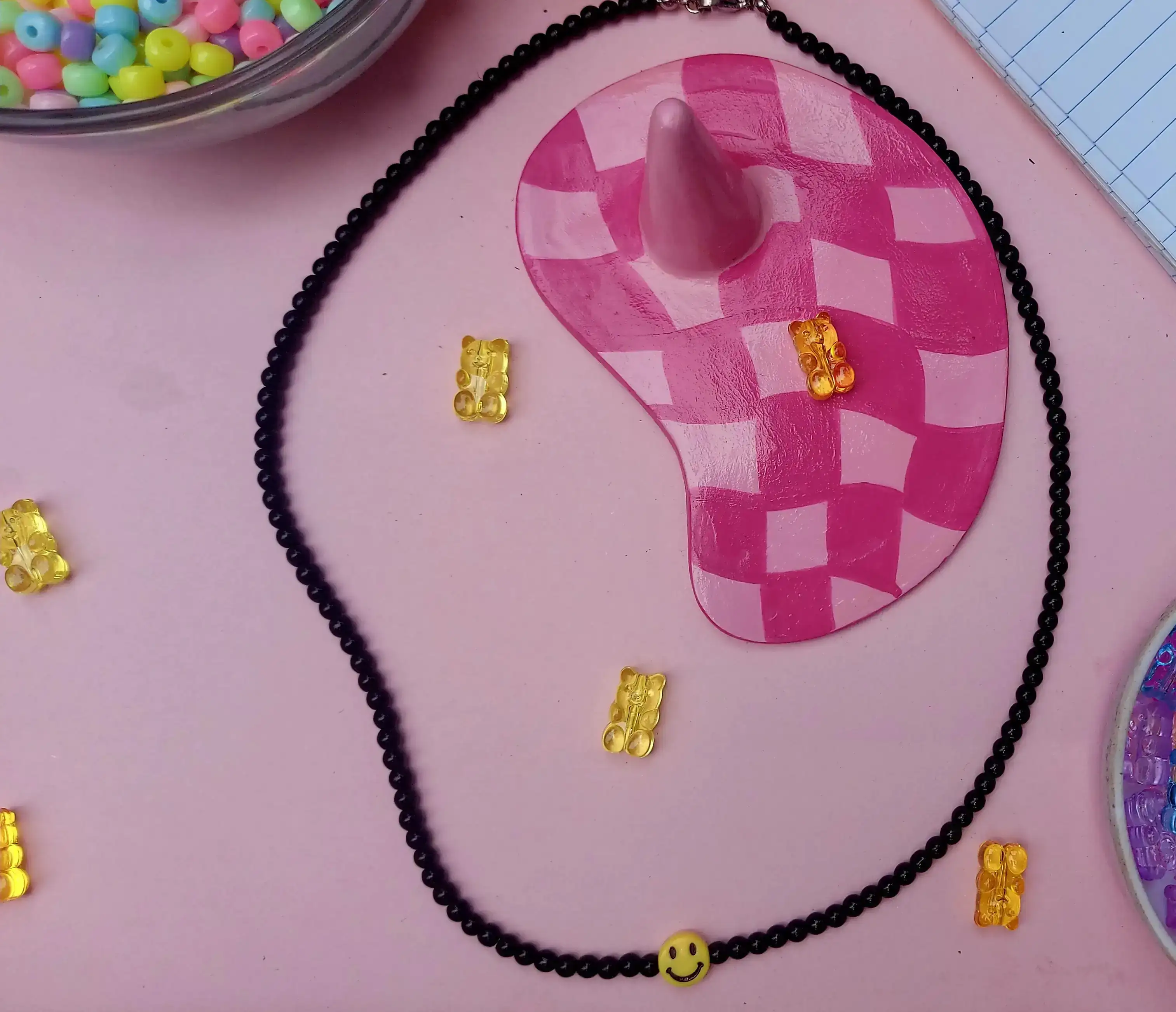 Collar  happy face en perla negra 2