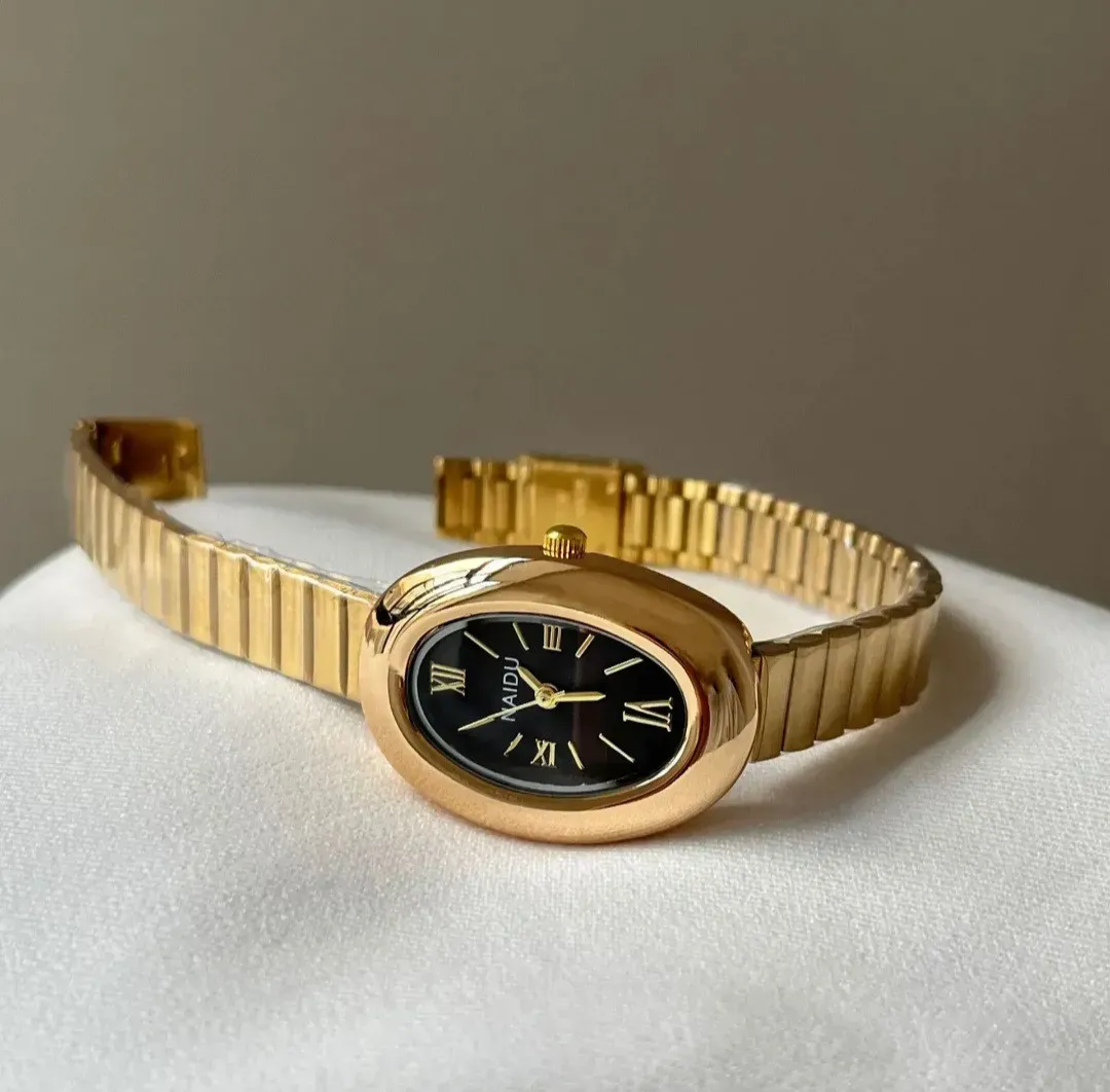 Reloj Naidu Original Acero Análogo Ovalado Dorado Fondo Negro 3