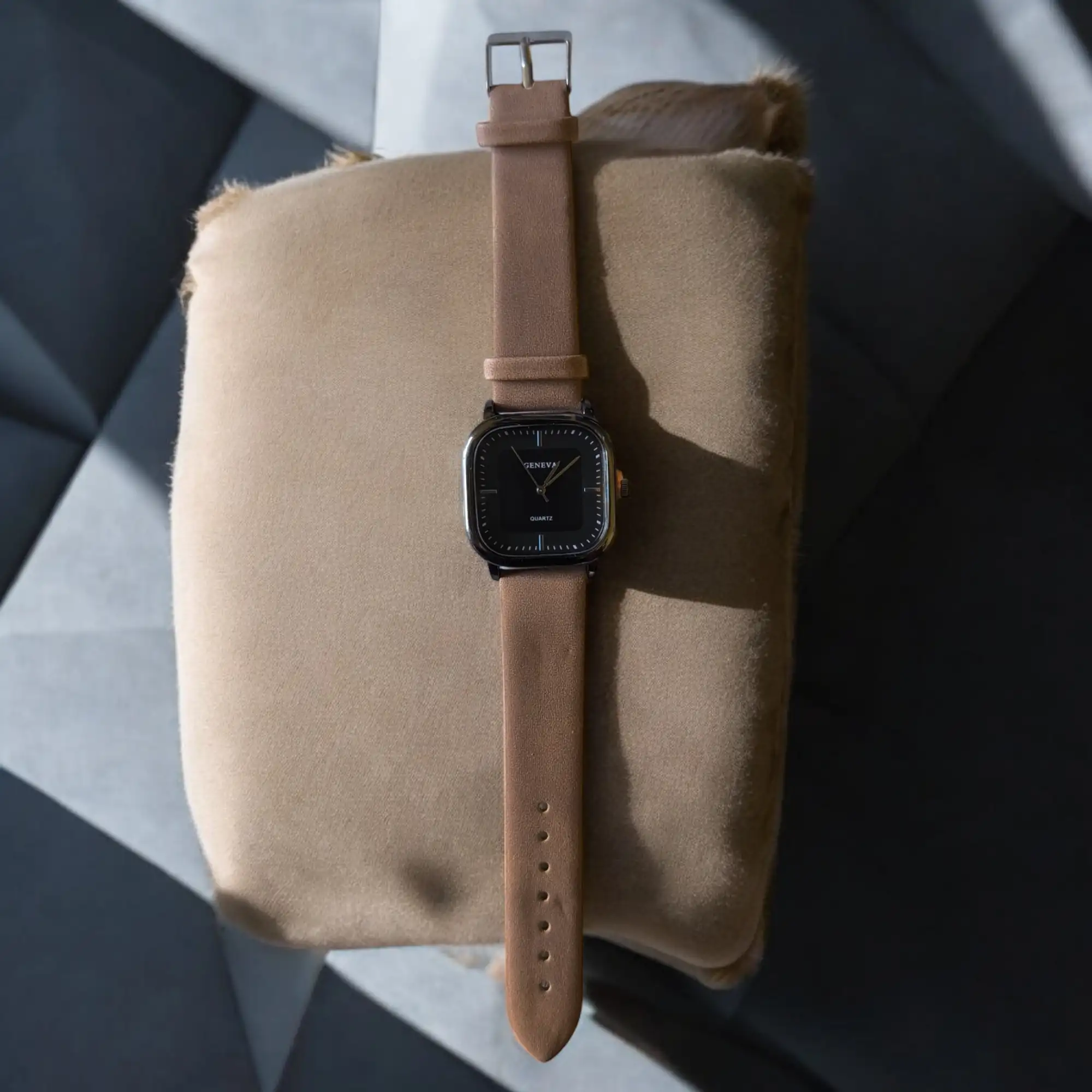 Reloj cuadrado café ll 3