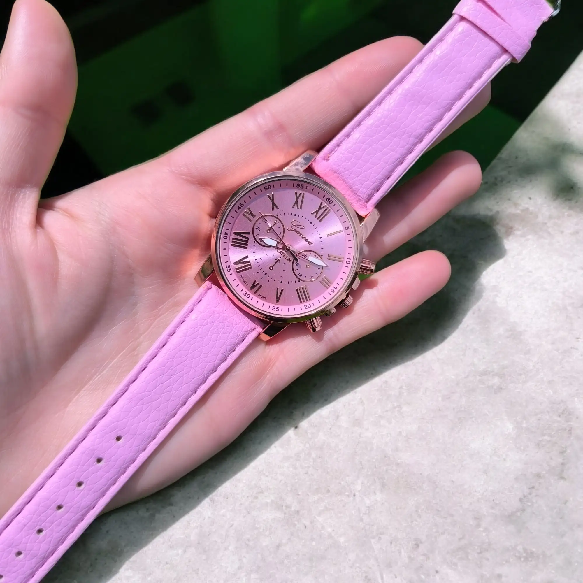 Reloj redondo rosa 2