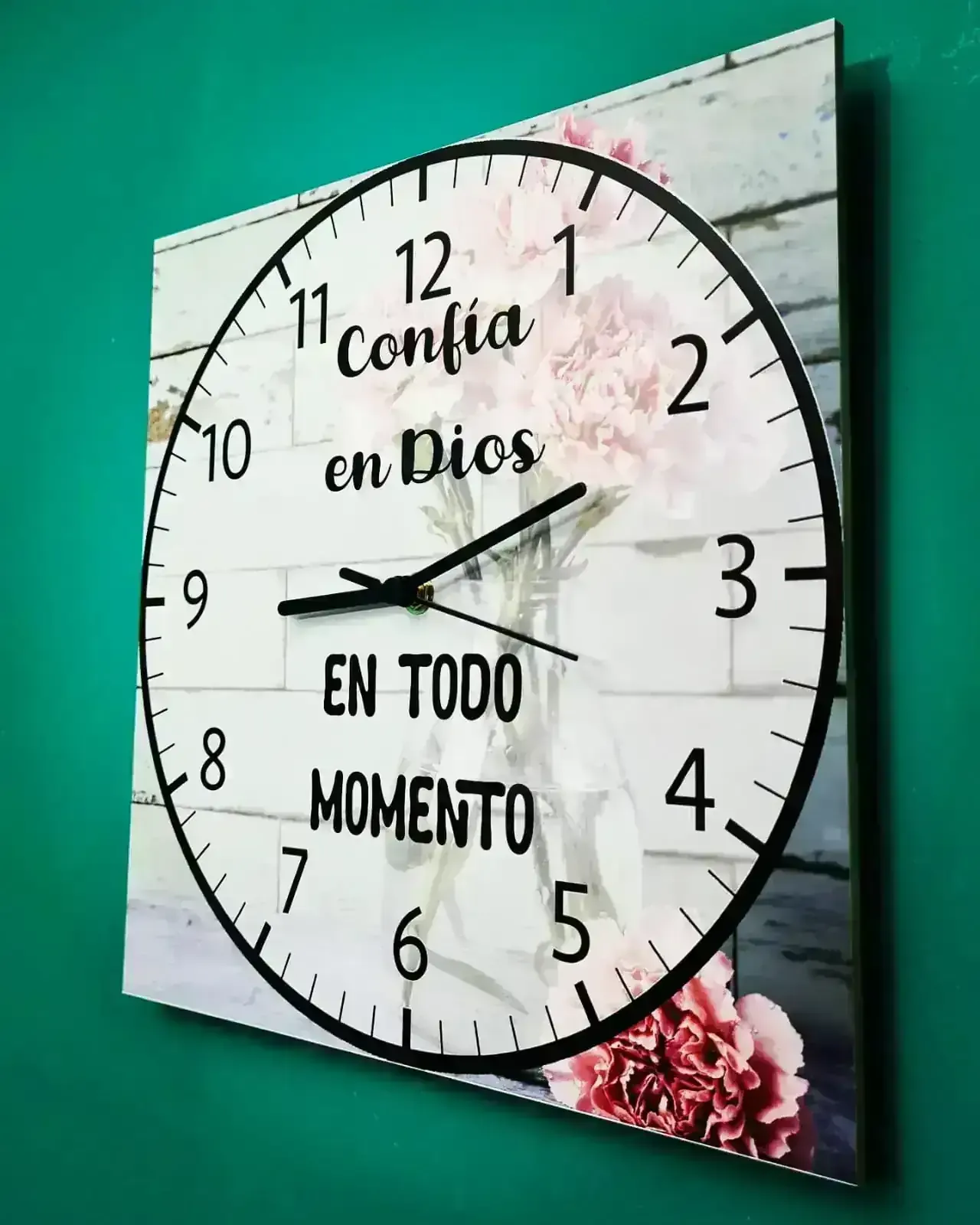 Reloj cuadrado de pared. R104