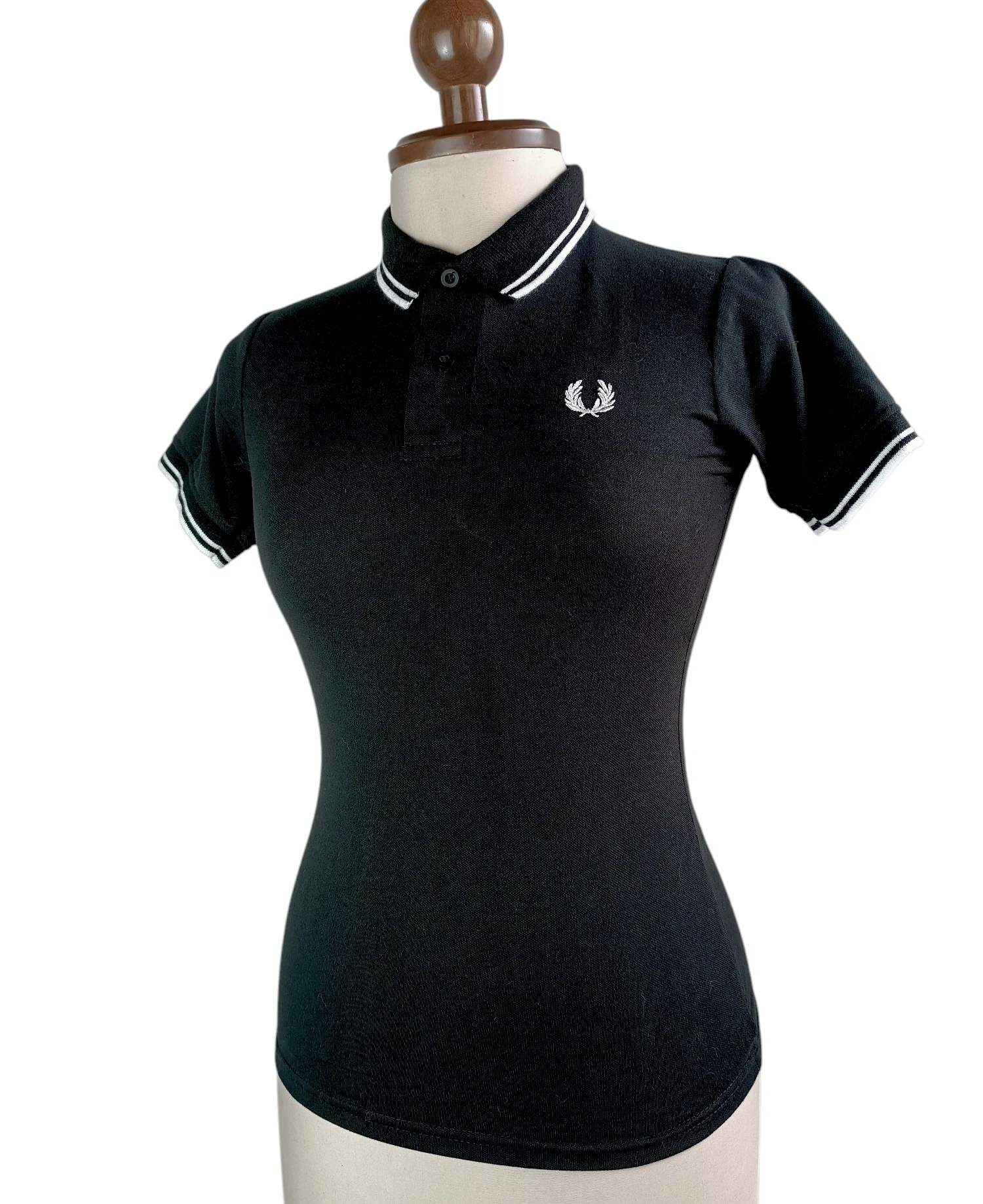 Camisa polo negra con blanco 
