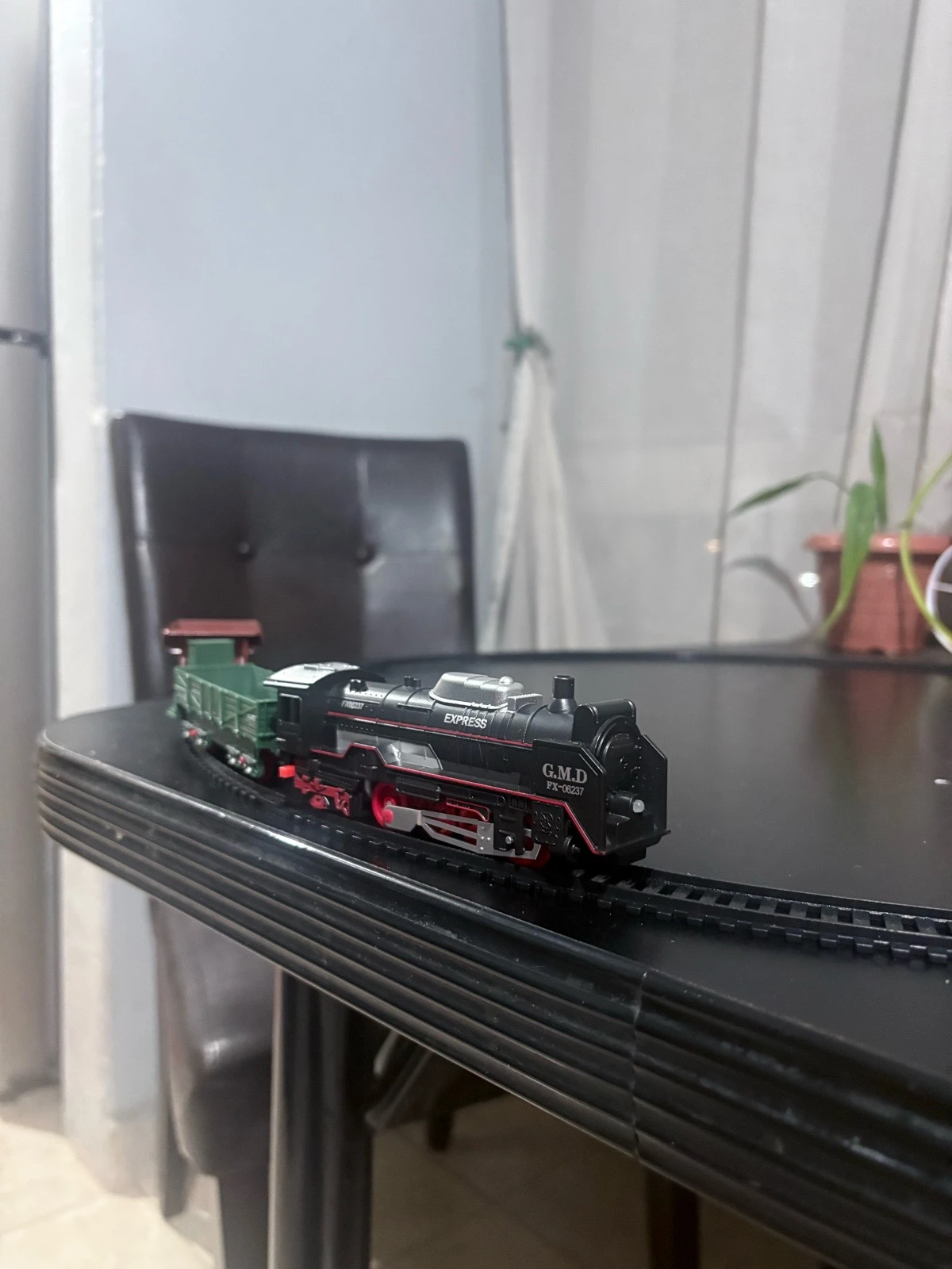 TREN VINTAGE CON LUZ Y MOVIMIENTO  4