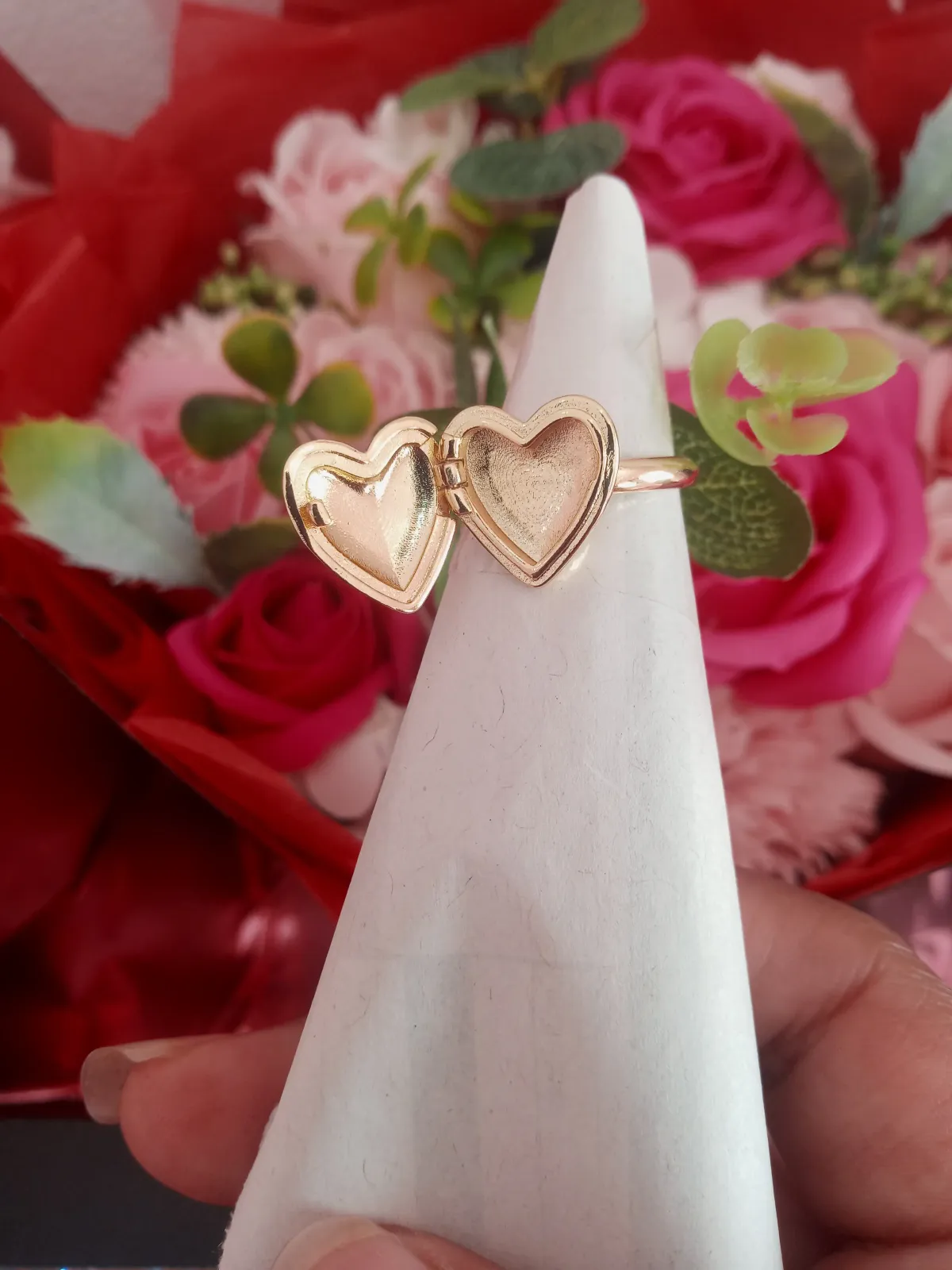 Anillo relicario en forma de corazon 3