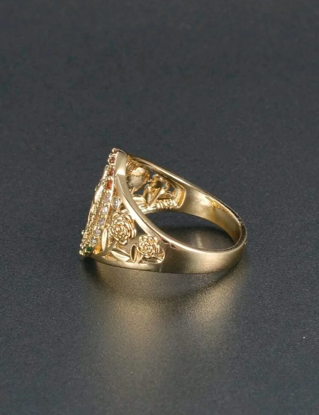 Anillo religioso enchape de oro sobre cobre y circonia  2