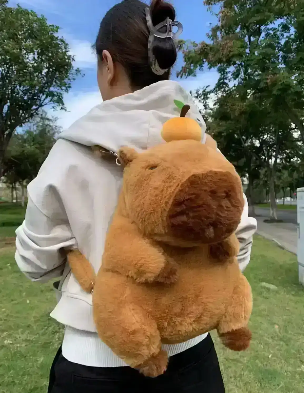 Morral de capibara con naranja 