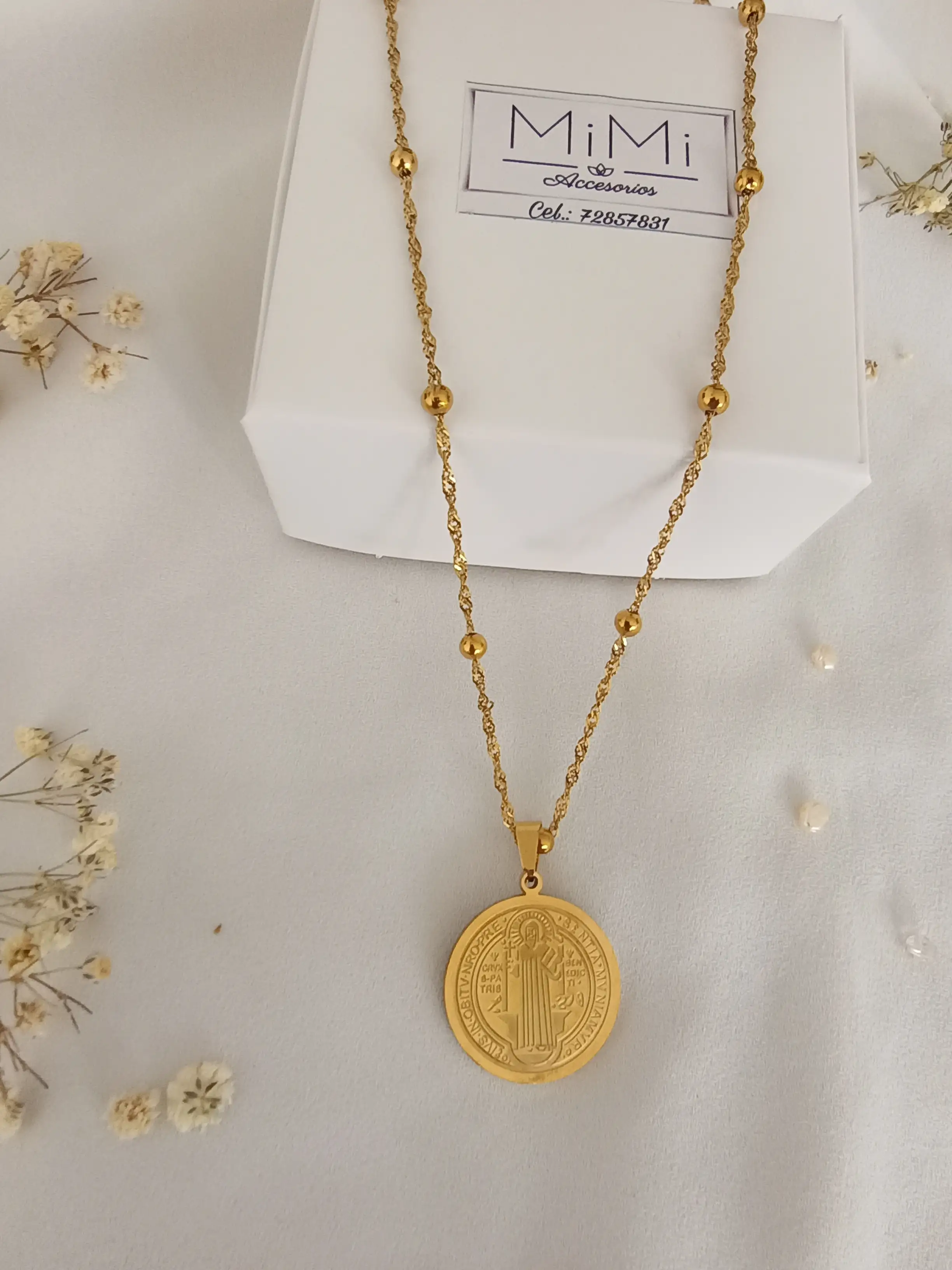 Cadena con dije de san Benito en acero inoxidable 
